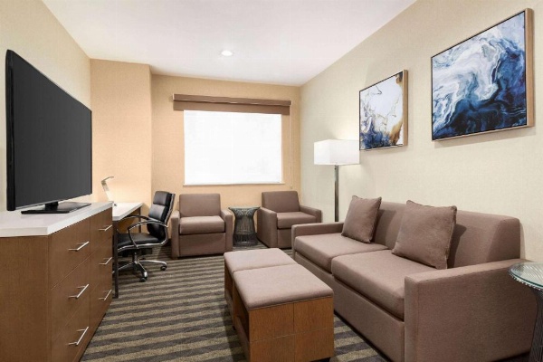 Wyndham Anaheim image 26