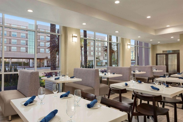 Wyndham Anaheim image 5